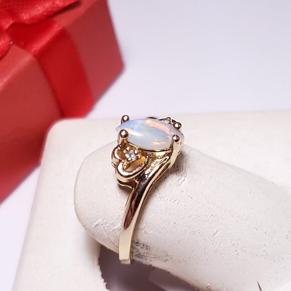 Estate 1/3ctw Precious White Opal and Diamond in hearts Rogers 10Kt YG Ring22102 - Picture 2 of 6